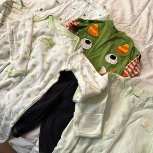 Big bundle of newborn high quality baby clothes he’s in great condition.